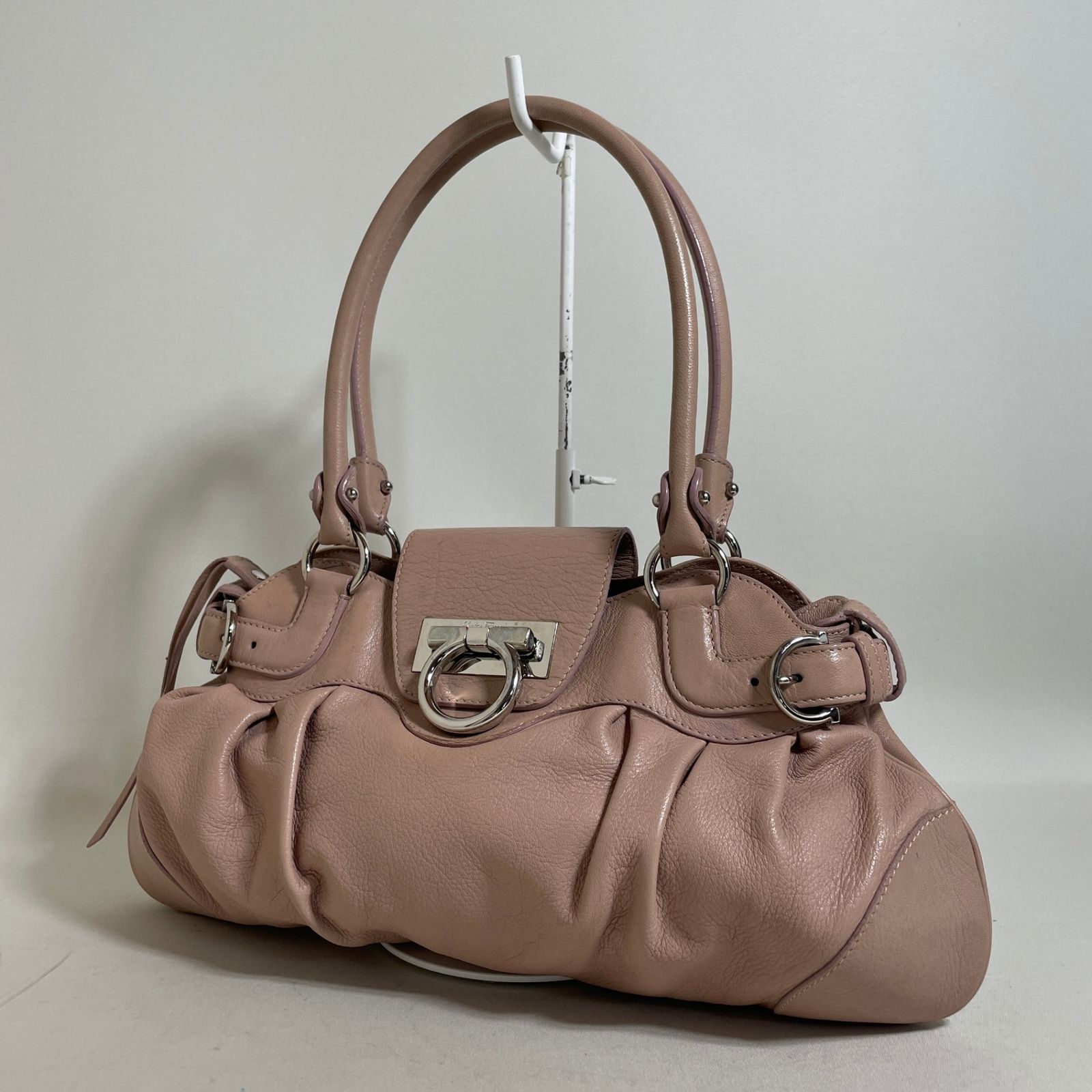 極美品》Ferragamo（フェラガモ）レザー ハンドバッグ ライトピンク 