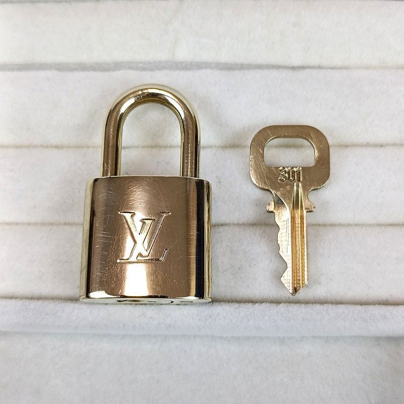 LOUIS VUITTON ヴィトンカップ 2002 カデナ パドロック南京錠 LOUIS VUITTON ルイヴィトン パドロック 南京錠 カデナ 鍵 ゴールド No