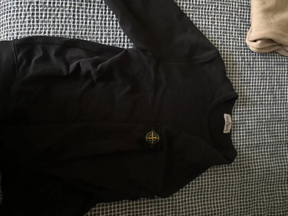 ストーン キッズ ブラック スウェット Tシャツ