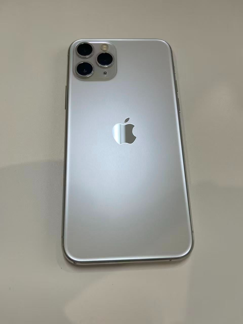 中古 iPhone11Pro 256GB シルバー SIMフリー - メルカリ