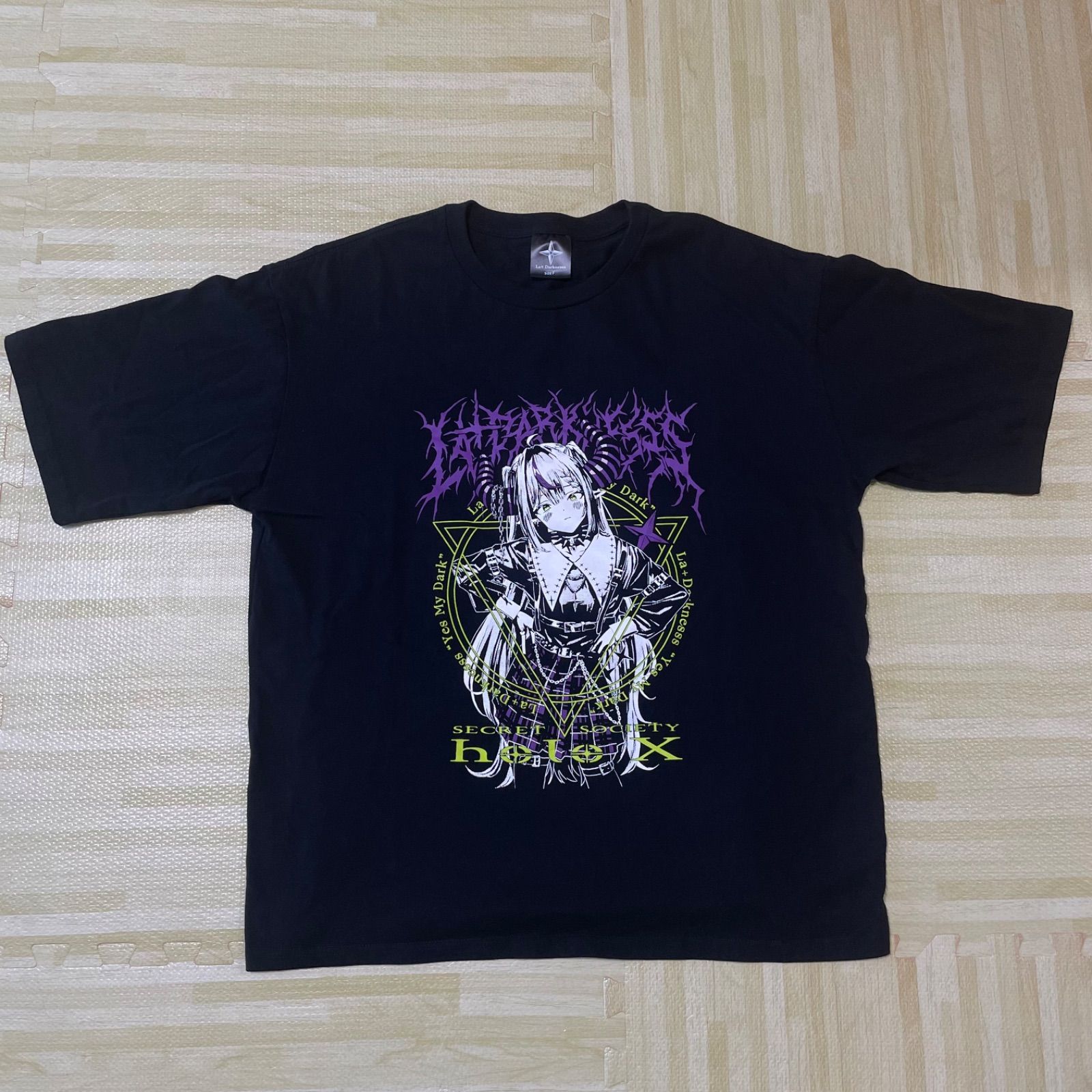ラプラス・ダークネス Tシャツ ブラック フリーサイズ 「バーチャルYouTuber ホロライブ ラプラス・ダークネス 活動1周年記念」 キャラクターTシャツ 未開封品 ラプラス・ダークネス Tシャツ ブラック フリーサイズ ホロライブ