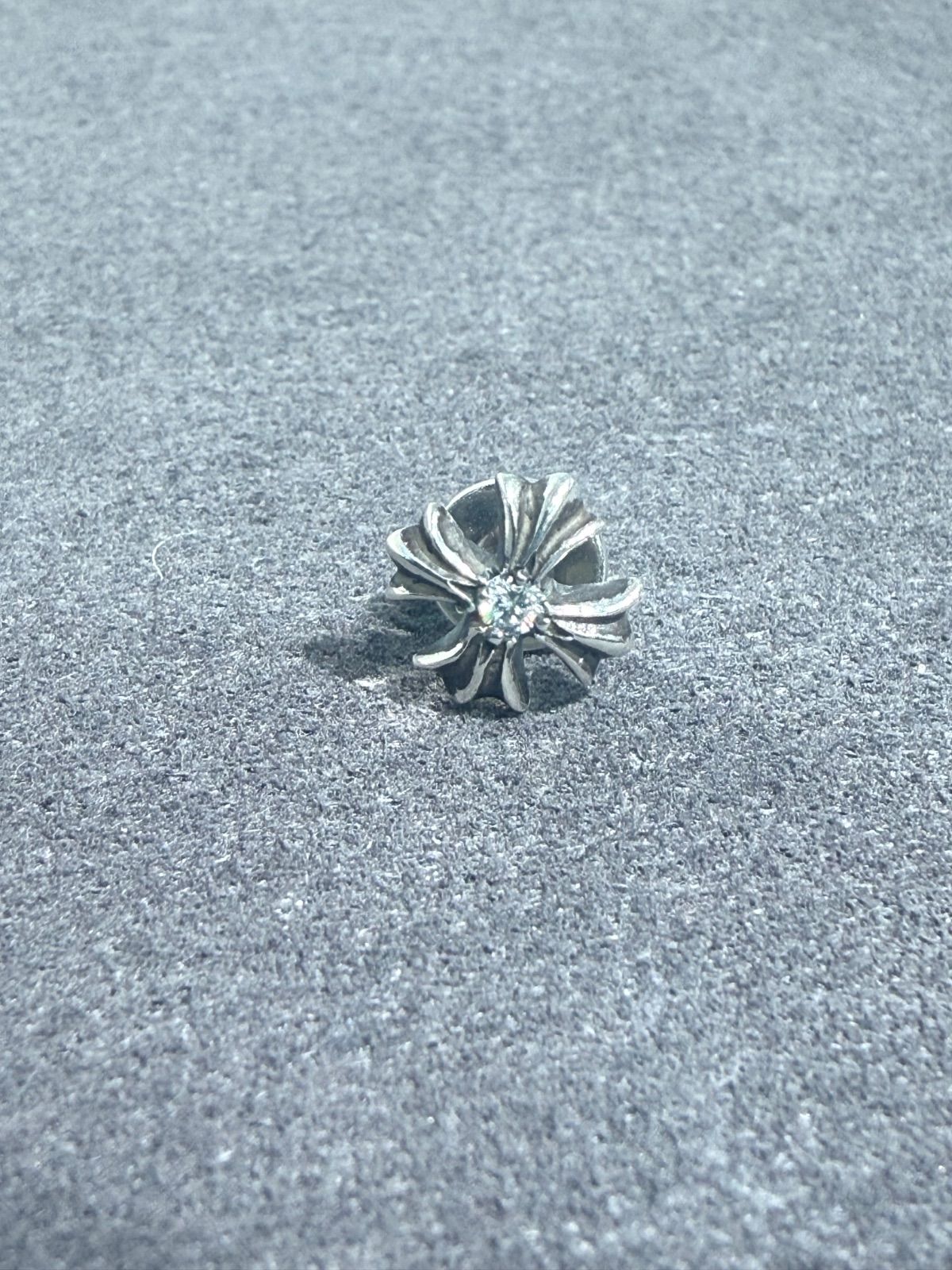 未使用 CHROME HEARTS クロムハーツ CH プラス 1Pダイヤモンド スタッド ピアス 未使用 CHROME HEARTS クロムハーツ CH プラス 1Pダイヤモンド スタッド ピアス