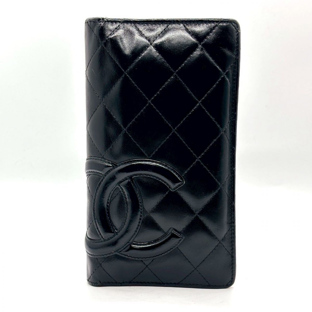 媚びない色気を、手元に】 CHANEL 長財布 カンボンライン ココマーク