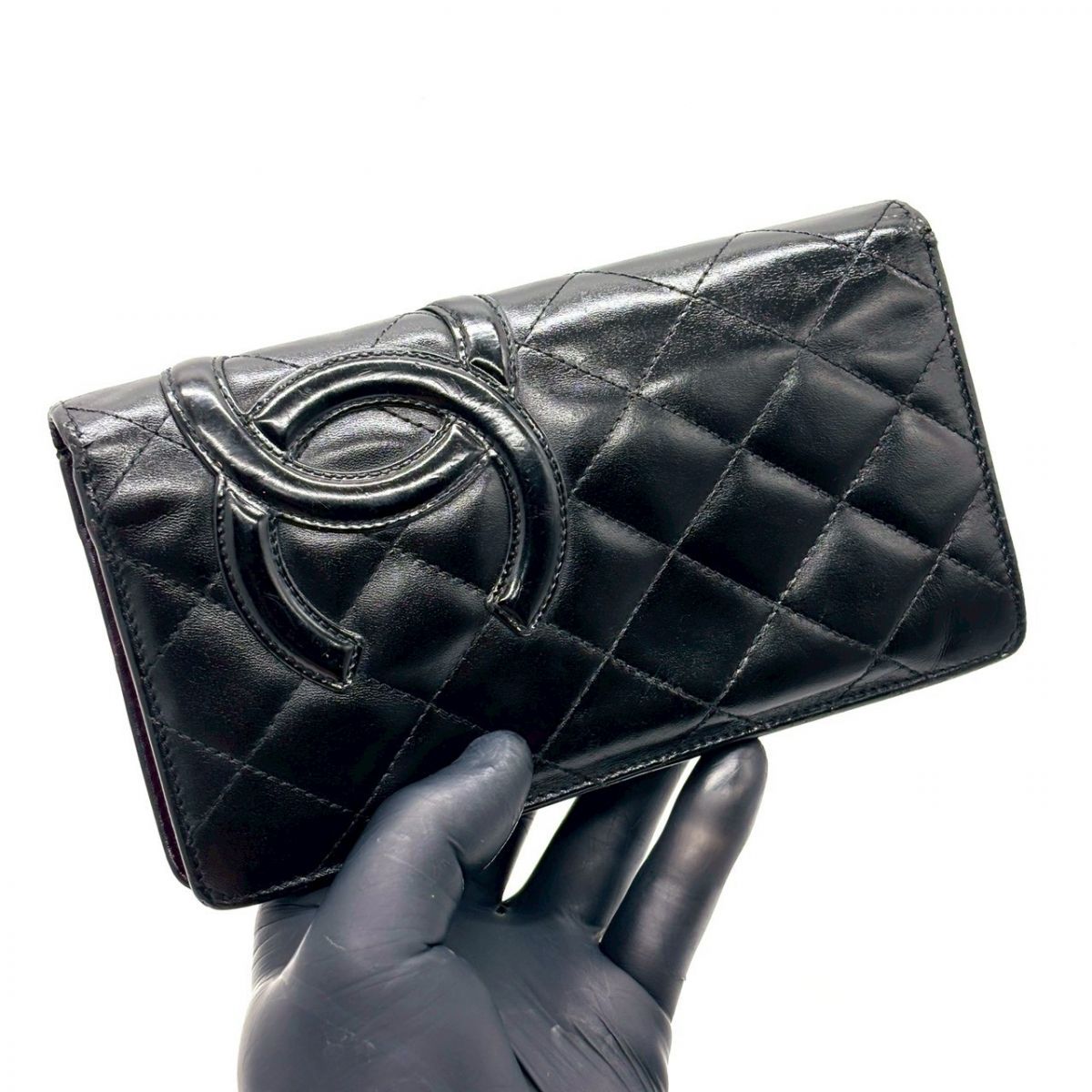 媚びない色気を、手元に】 CHANEL 長財布 カンボンライン ココマーク