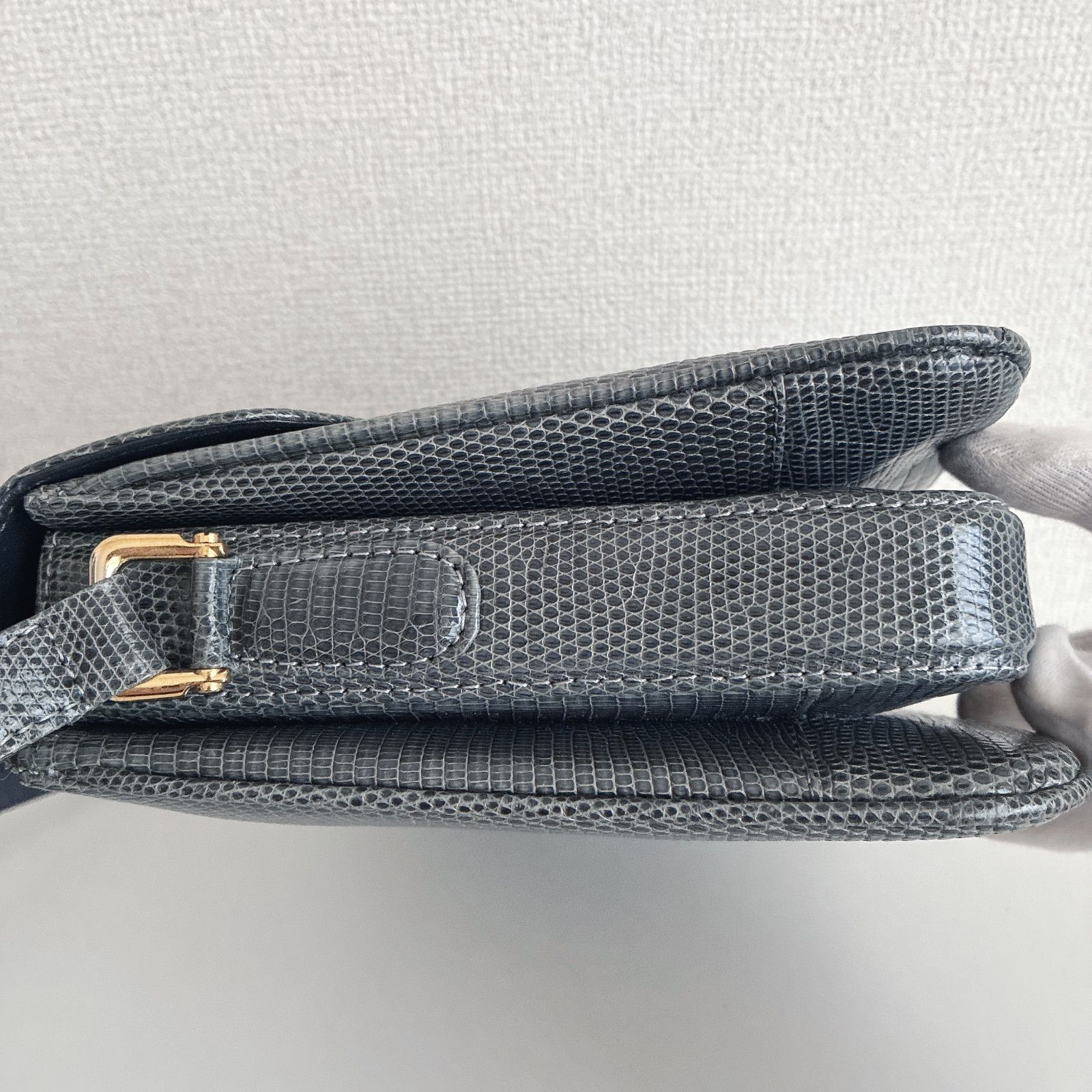 リザード型押し トカゲ風 ショルダーバッグ グレー シャイニング 