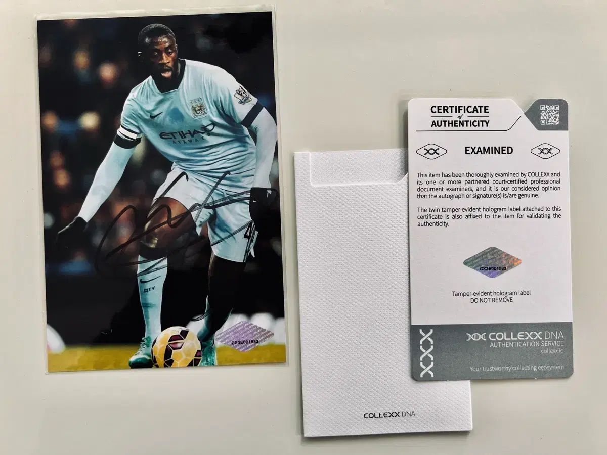サッカー ヤヤ・トゥーレ サイン入り ( 販売証明書 含む )