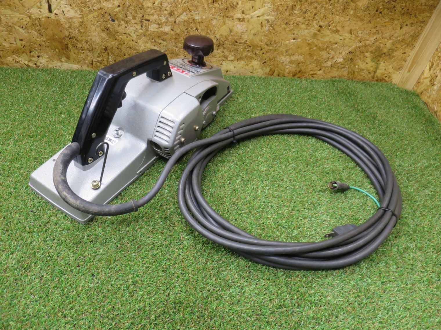 マキタ makita 2スピードカンナ 100V 電気かんな 136mm 1804N