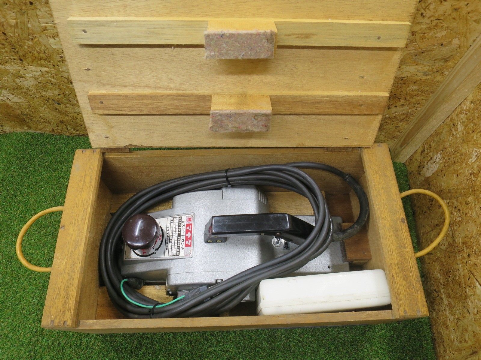 マキタ makita 2スピードカンナ 100V 電気かんな 136mm 1804N