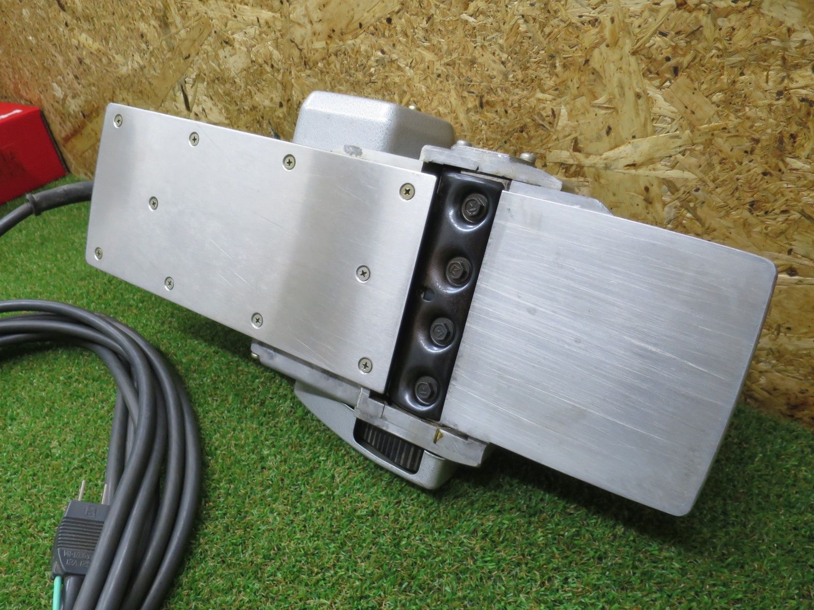 マキタ makita 2スピードカンナ 100V 電気かんな 136mm 1804N