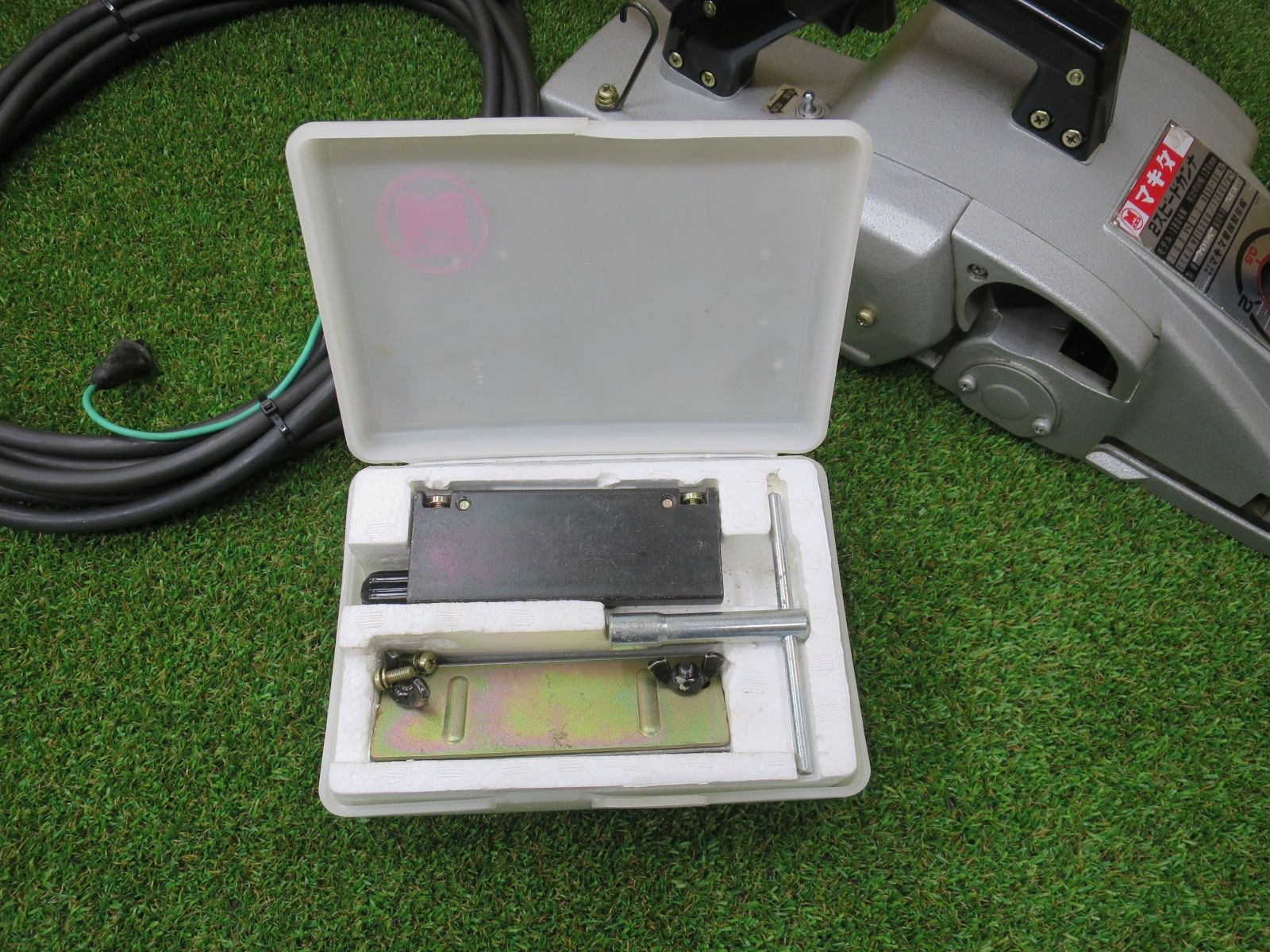 マキタ makita 2スピードカンナ 100V 電気かんな 136mm 1804N
