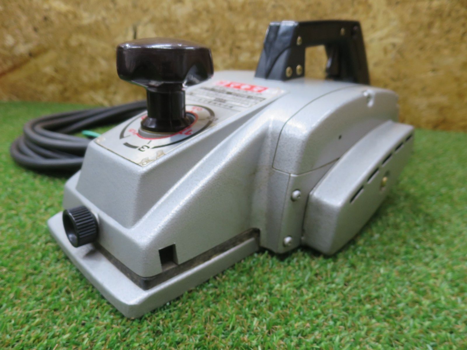 マキタ makita 2スピードカンナ 100V 電気かんな 136mm 1804N