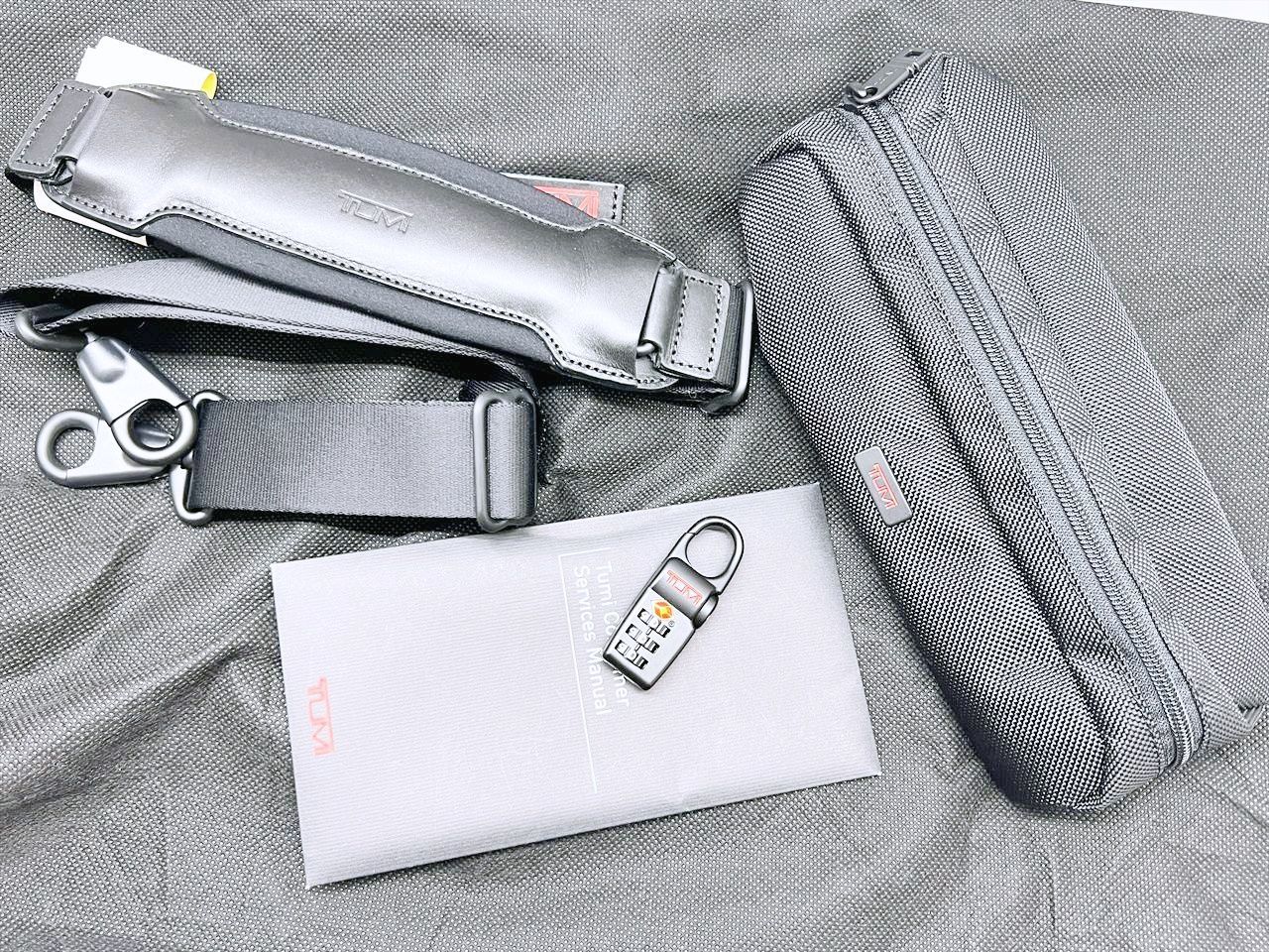 未使用保管 美品 TUMI ツゥミ エクスパンダブル オーガナイザー レザー