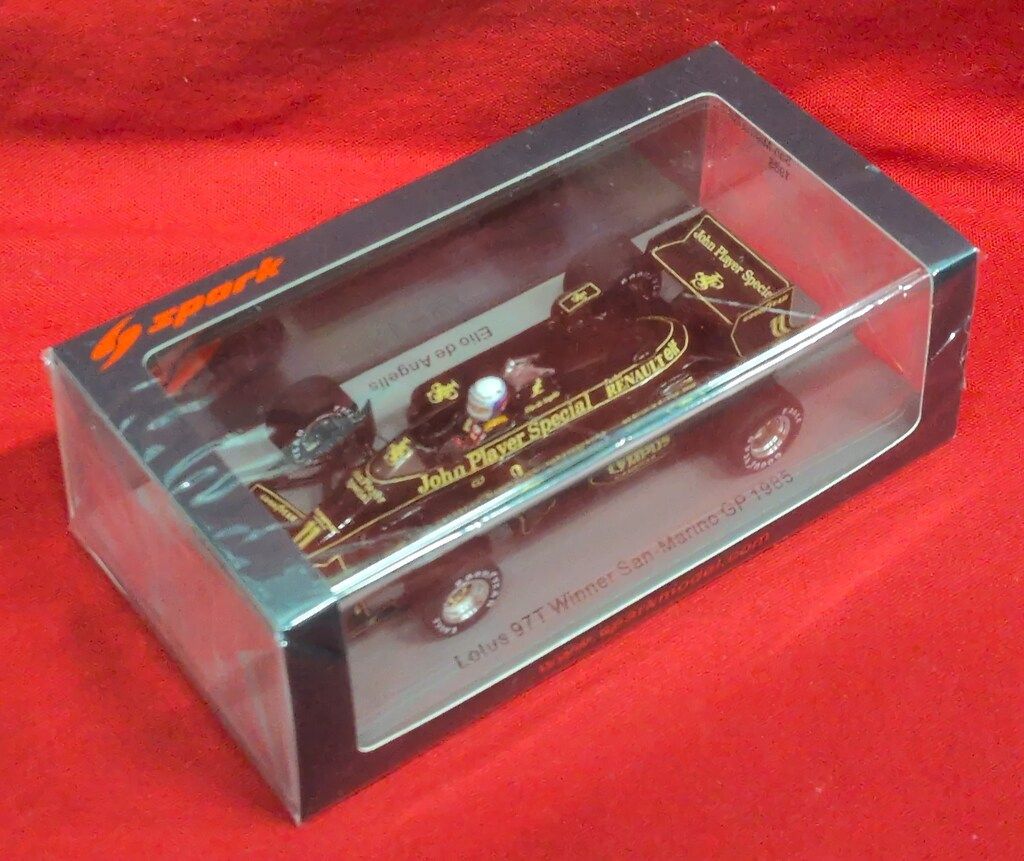 Spark model 1/43 Lotus 97T No.11 Winner San-Marino GP 1985 Elio de Angelis