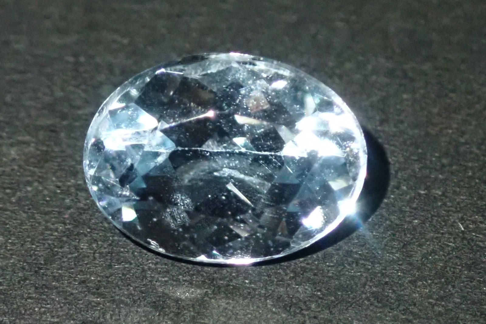 天然アクアマリン　2.87ct 約7×10mm