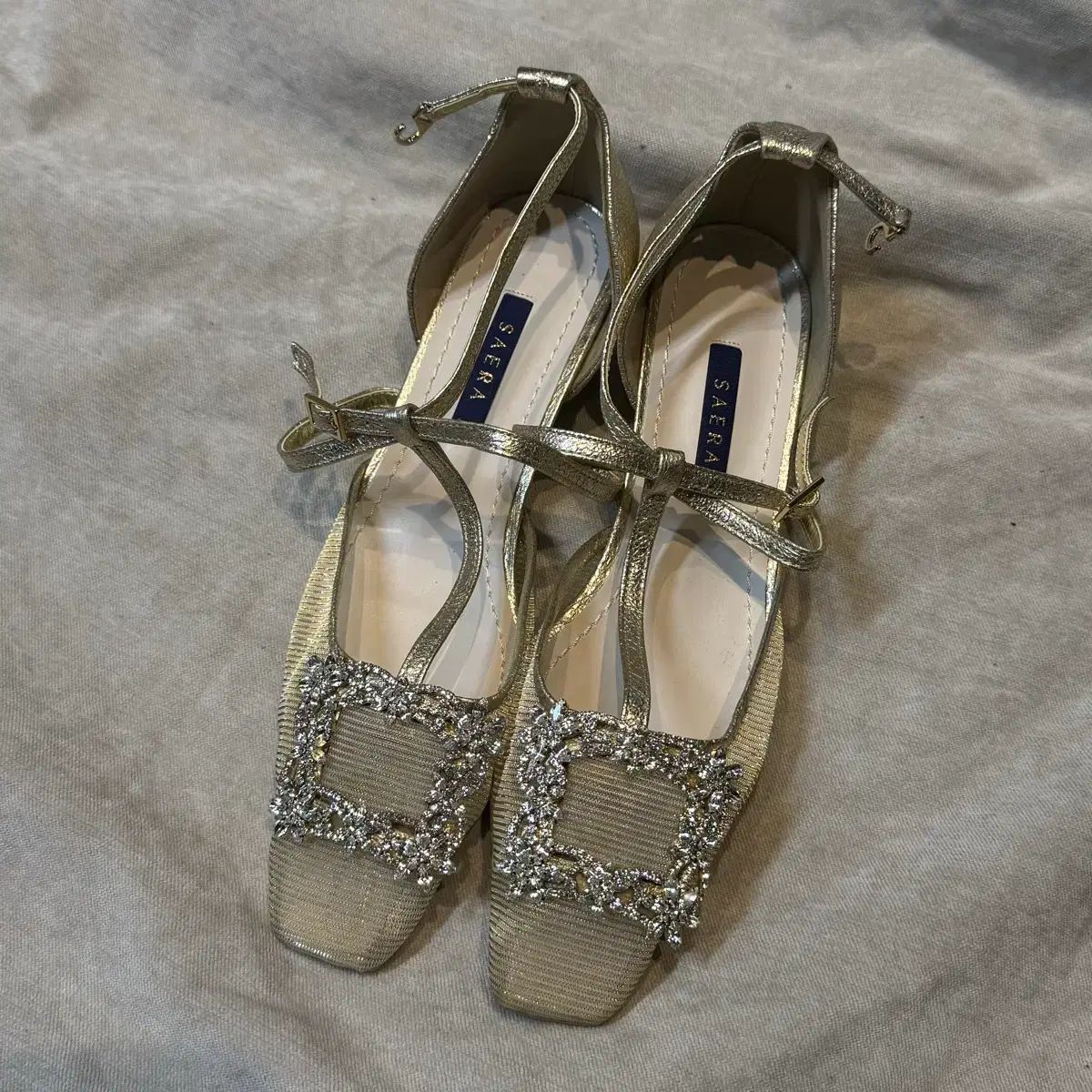 SAERA キュービック ストラップ フラットシューズ / 新品