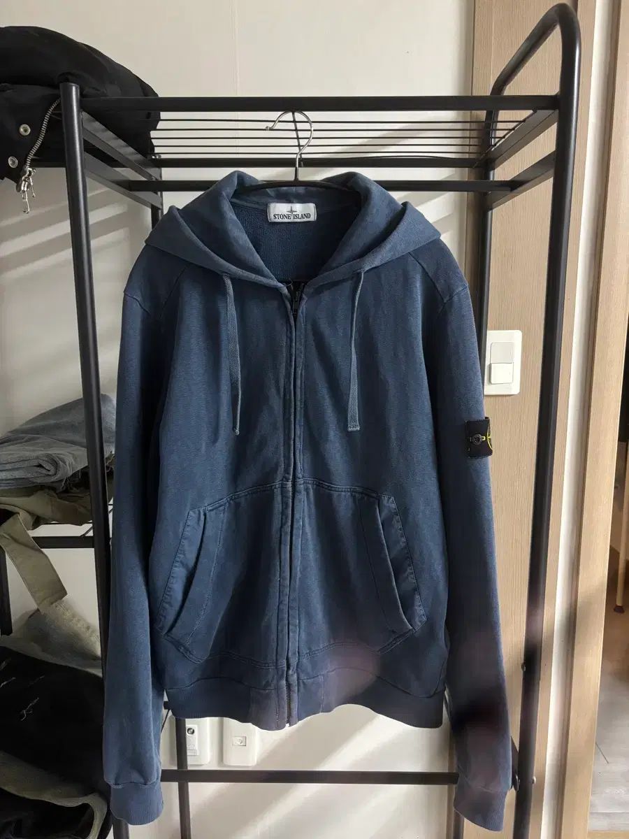 STONE ISLAND ネイビーフード付きパーカー STONE ネイビー ISLAND