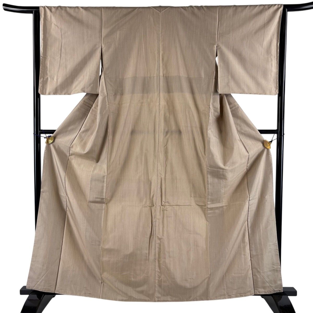 【美品】 紬 身丈162.5cm 裄丈64cm M 袷 置賜紬 寒道柿渋紬 証紙 薄茶色 正絹 逸品 【中古】