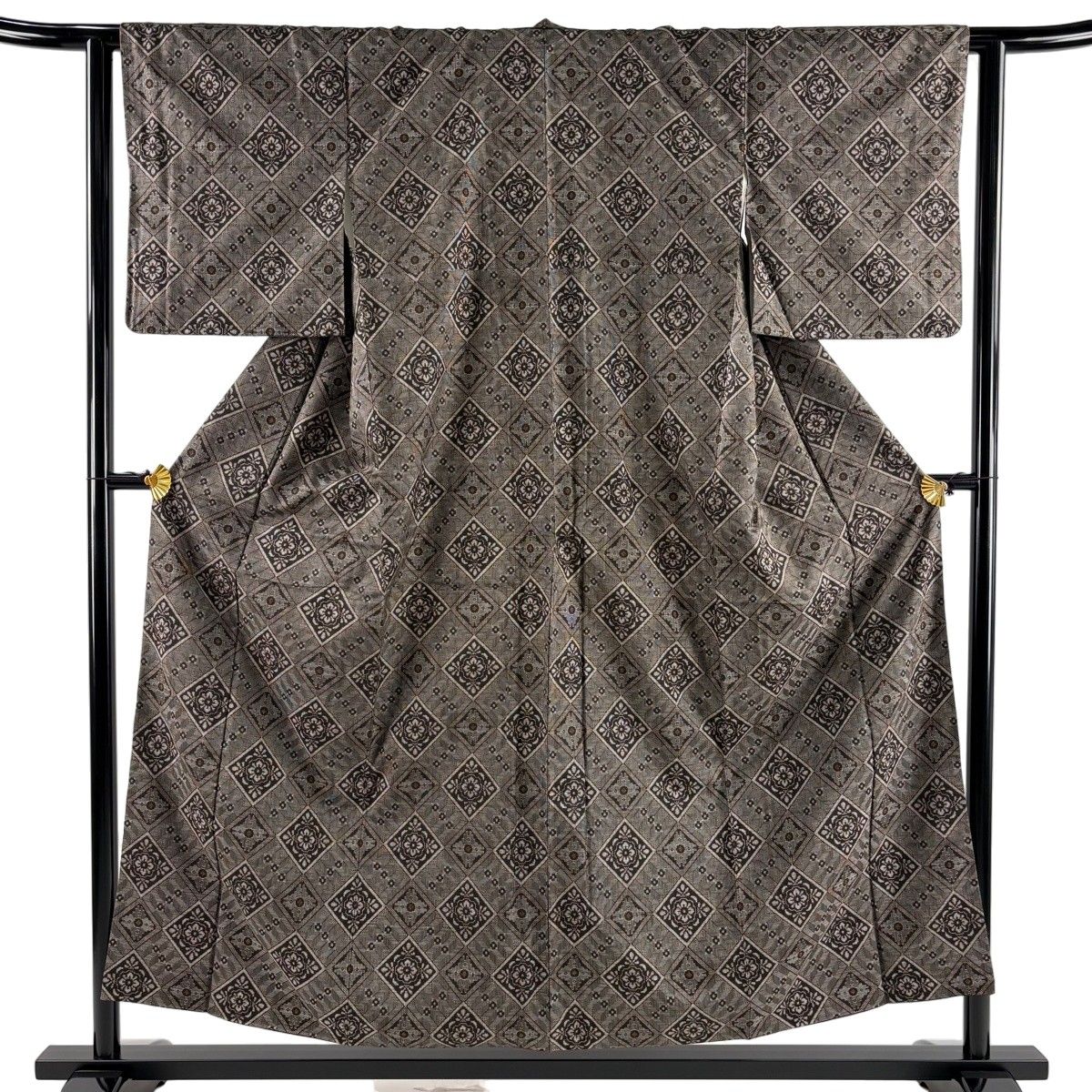 紬 身丈155cm 裄丈62.5cm S 袷 菱 華文 焦茶色 正絹 名品 【中古】 9,798円