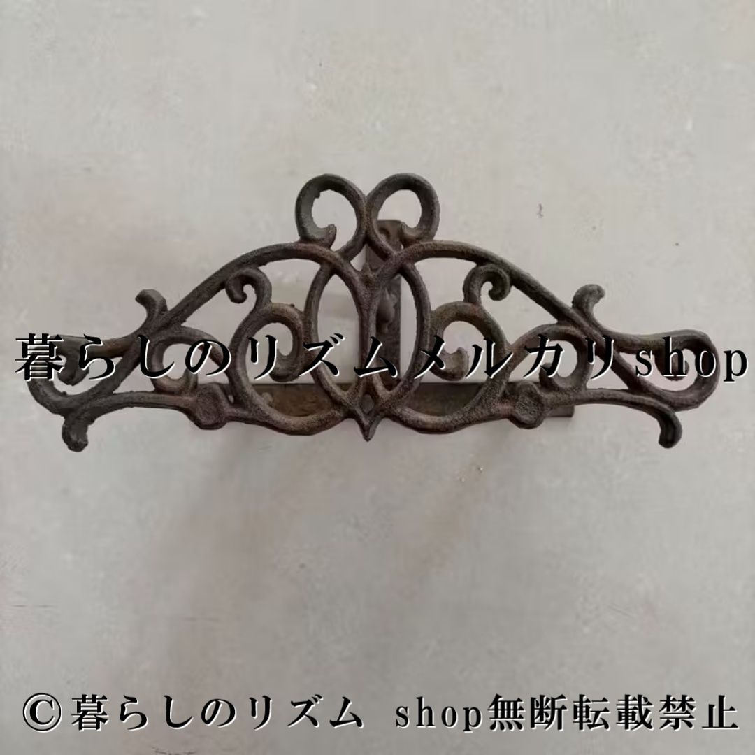 ホース掛け ガーデンホースホルダー 壁掛け ホースリール ホースフック アイアン収納 高耐久 ガーデニング用品 レトロ 透かし彫り デザイン アンティーク調 ガーデンデコレーション 屋外収納 庭 中庭 パティオ 農家 エクステリア ヴィンテージ風