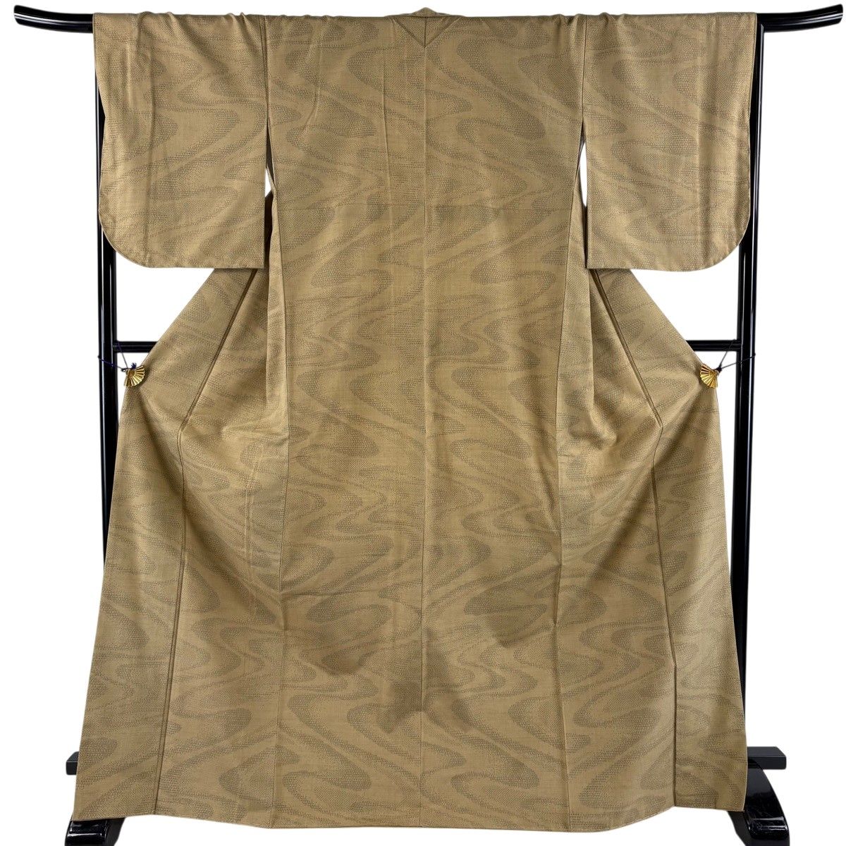 【美品】 結城紬 身丈170.5cm 裄丈66cm M 袷 おく玉 証紙 流水 ベージュ 正絹 秀品 【中古】