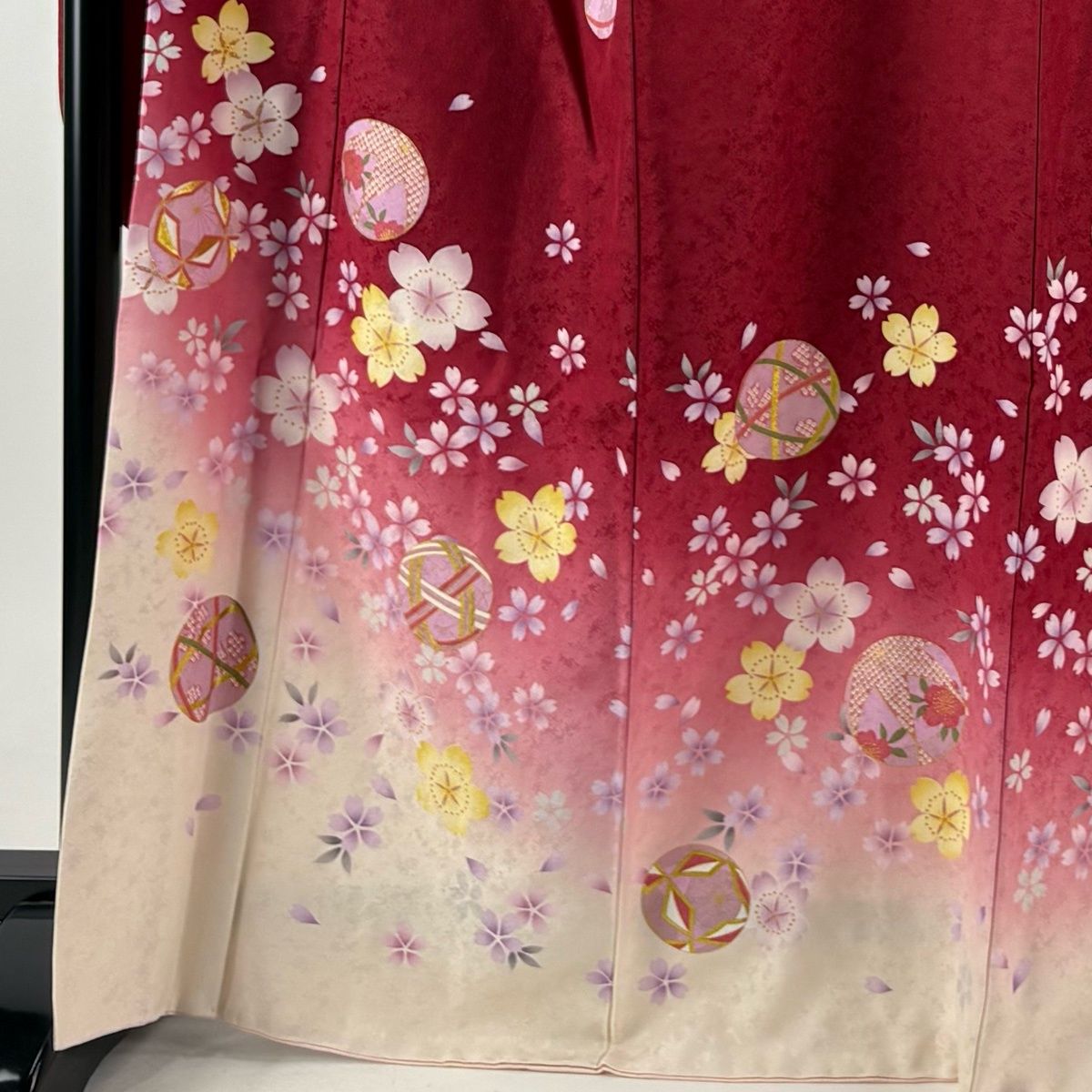 振袖 身丈167cm 裄丈70cm L 袷 鞠 桜 金彩 箔 赤 正絹 秀品 【中古