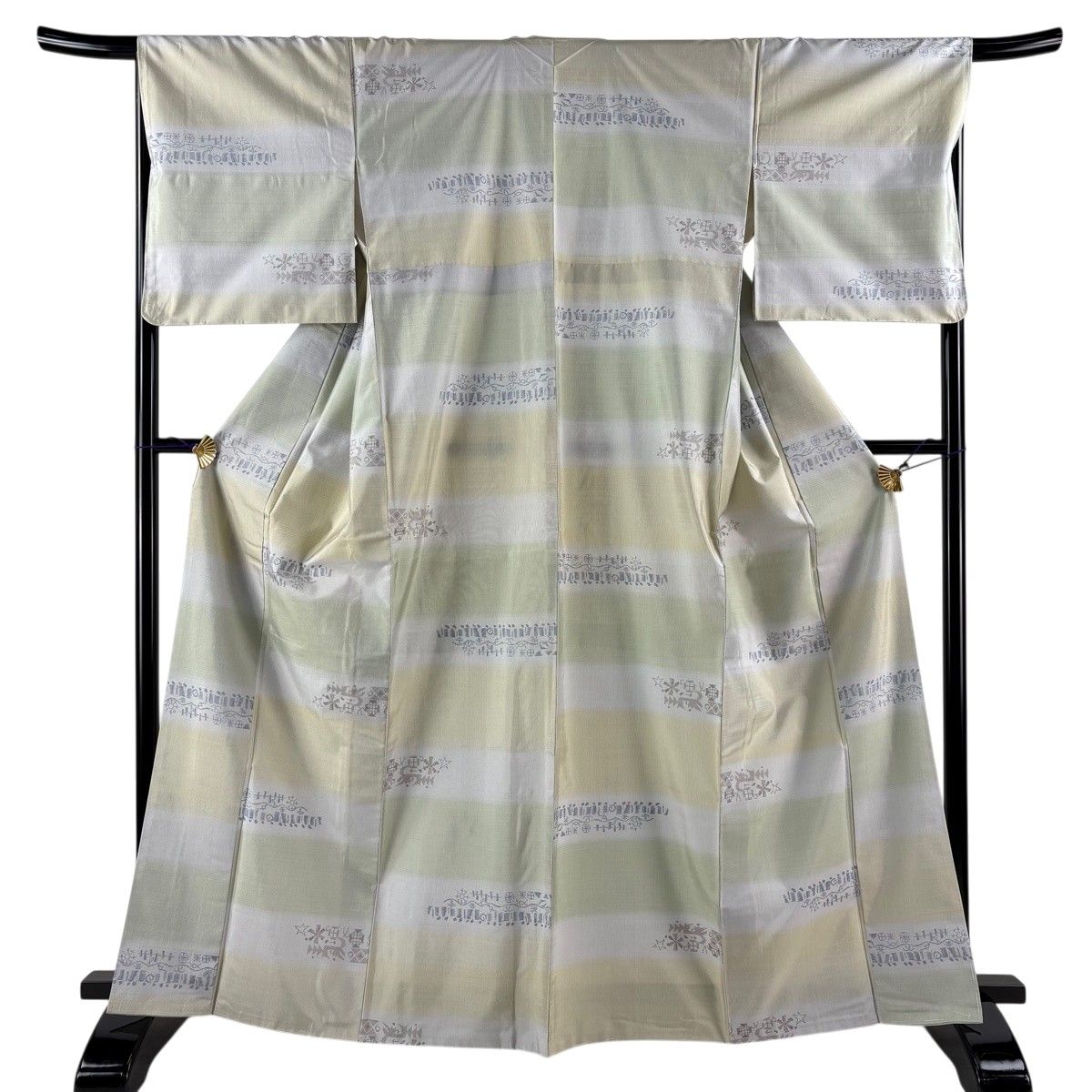 【美品】 紬 身丈165cm 裄丈67.5cm L 袷 幾何学模様 段縞 薄緑 正絹 秀品 【中古】