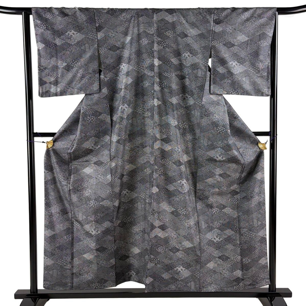 【美品】 小紋 身丈156cm 裄丈64.5cm M 袷 寄せ柄 七宝 黒灰 正絹 秀品 【中古】 6,864円