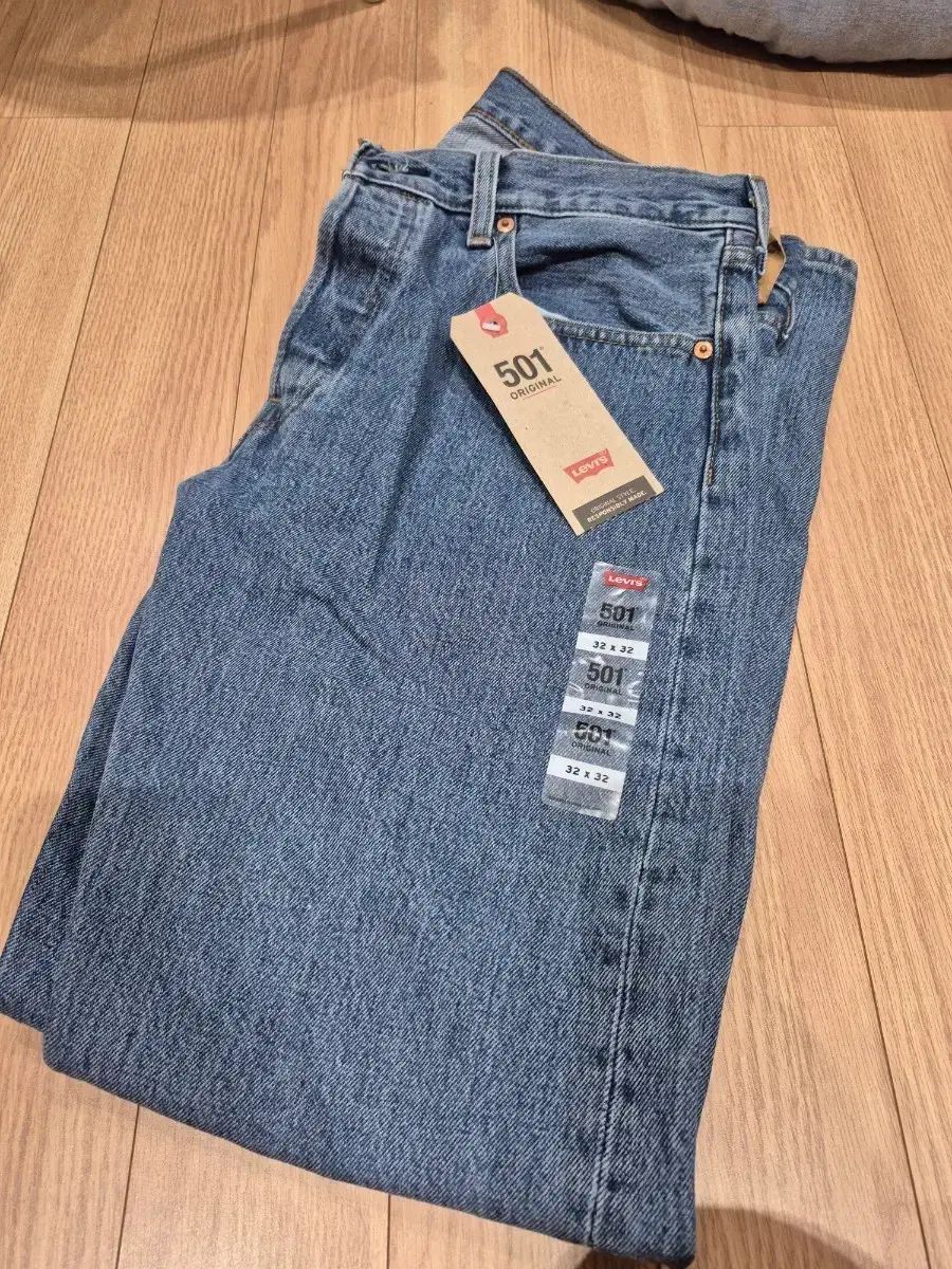 驚きの破格値，100%新品 リーバイス 501 オリジナル デニム 32x32 新品