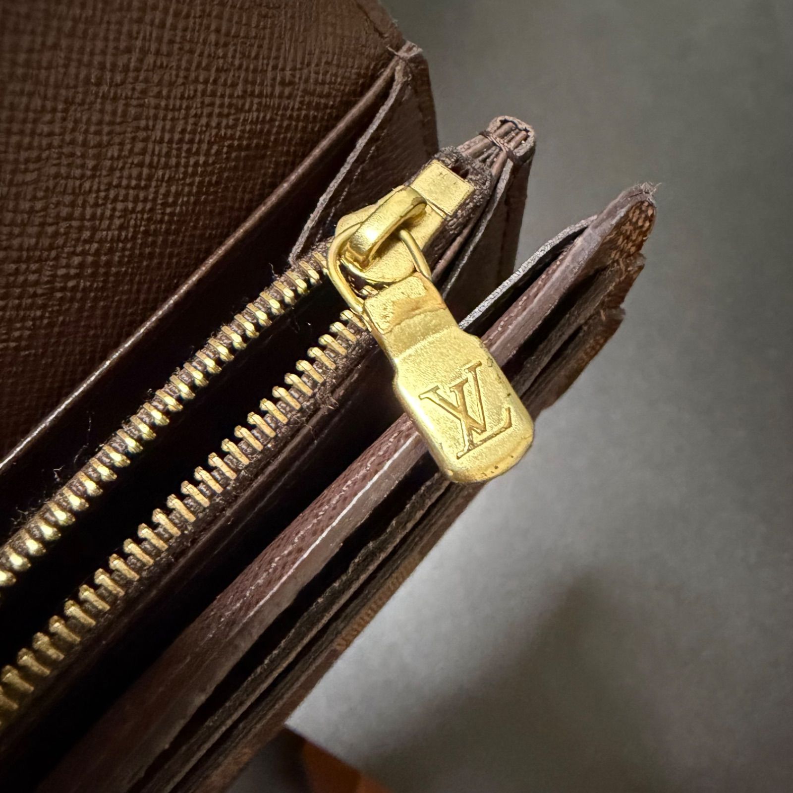 d9 ポルトフォイユ サラ 新型 Louis Vuitton ルイ ヴィトン 2つ 折り 