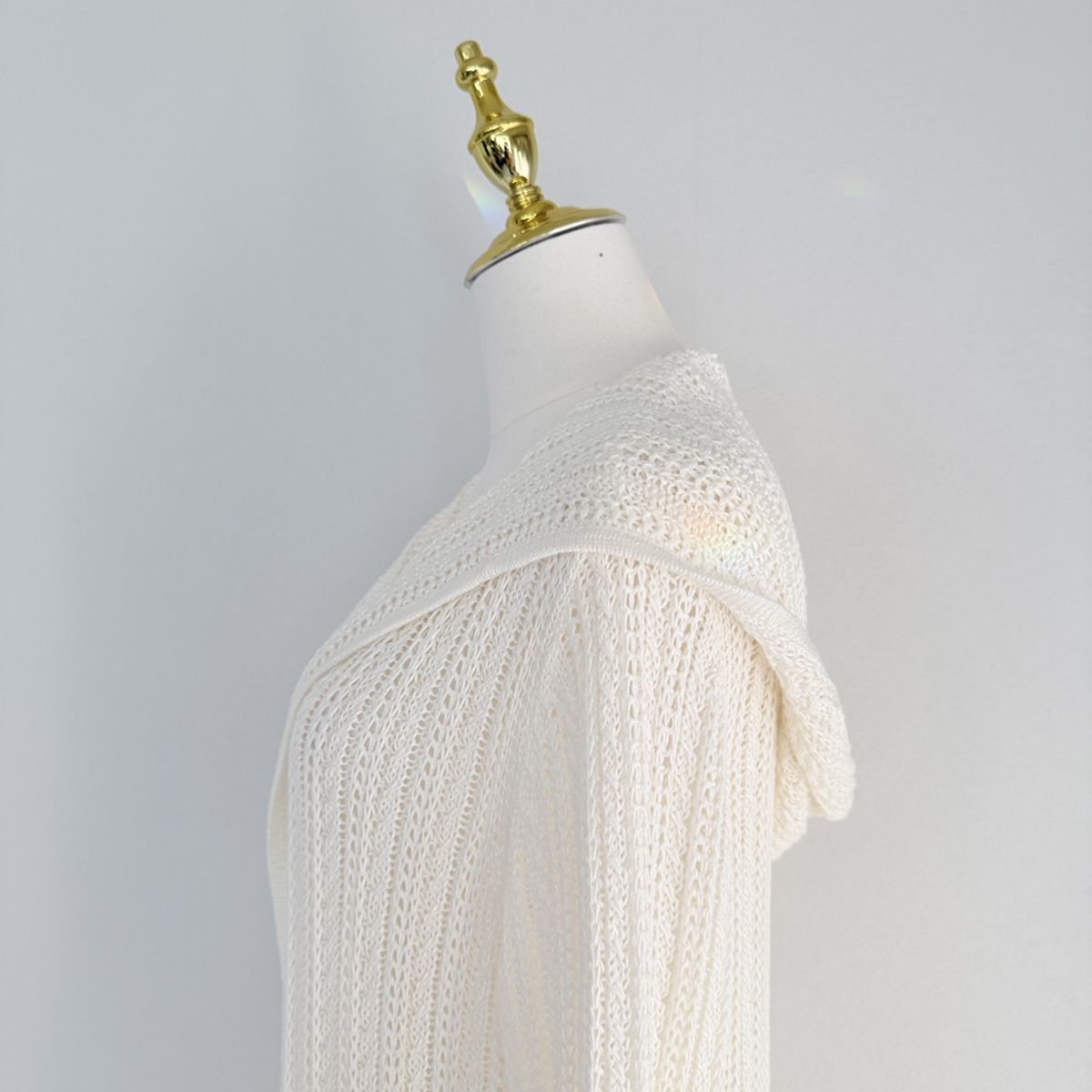 【新品同様の美しさ / 上質リネン（麻）100％をまとって 高級の肌触りを】FOXEY BOUTIQUE 42611 / フォクシーブティック F フリーサイズ アイボリー ケーブル×リブ編み ロングカーディガン 通勤 旅行 リゾート
