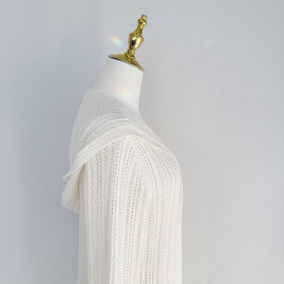 【新品同様の美しさ / 上質リネン（麻）100％をまとって 高級の肌触りを】FOXEY BOUTIQUE 42611 / フォクシーブティック F フリーサイズ アイボリー ケーブル×リブ編み ロングカーディガン 通勤 旅行 リゾート
