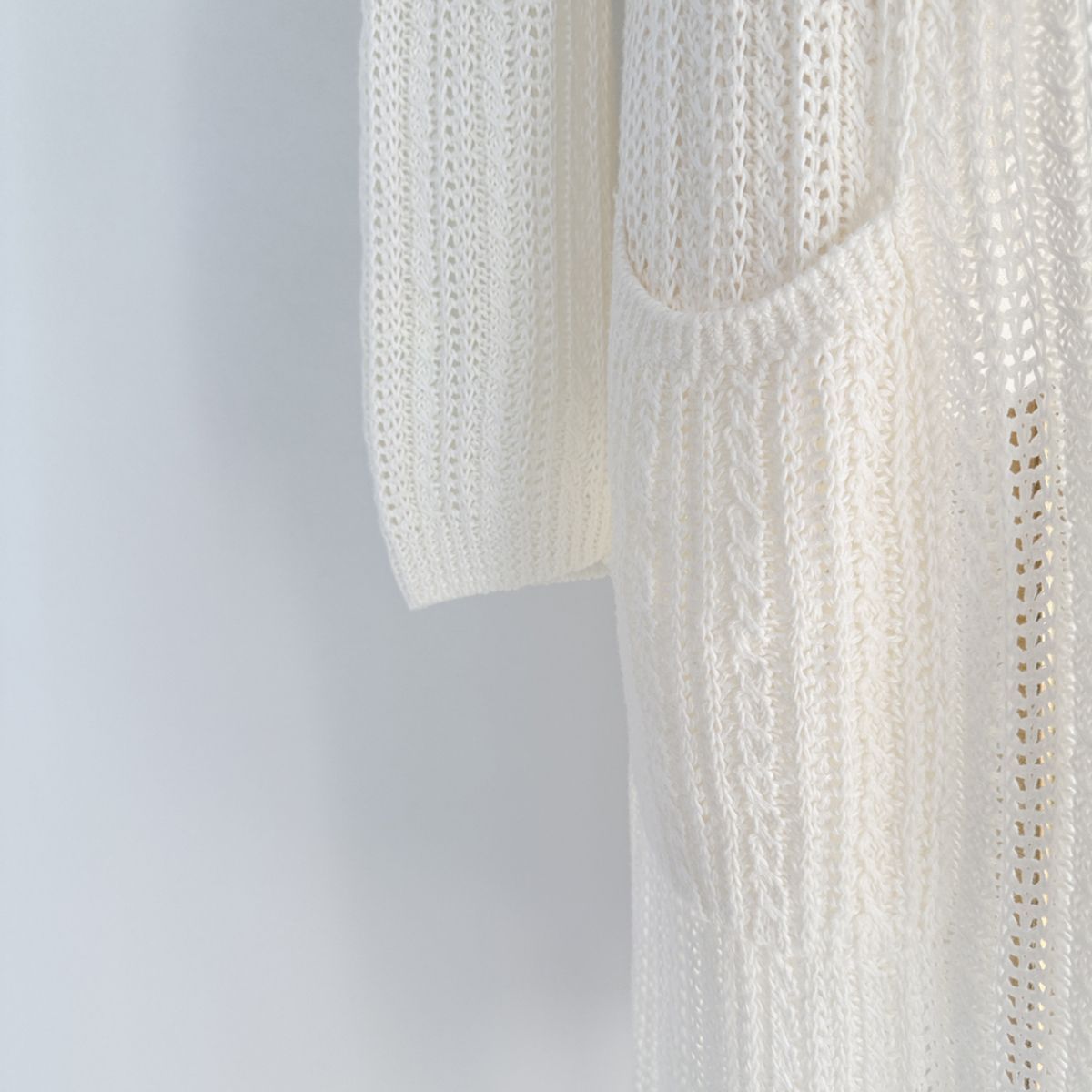 【新品同様の美しさ / 上質リネン（麻）100％をまとって 高級の肌触りを】FOXEY BOUTIQUE 42611 / フォクシーブティック F フリーサイズ アイボリー ケーブル×リブ編み ロングカーディガン 通勤 旅行 リゾート