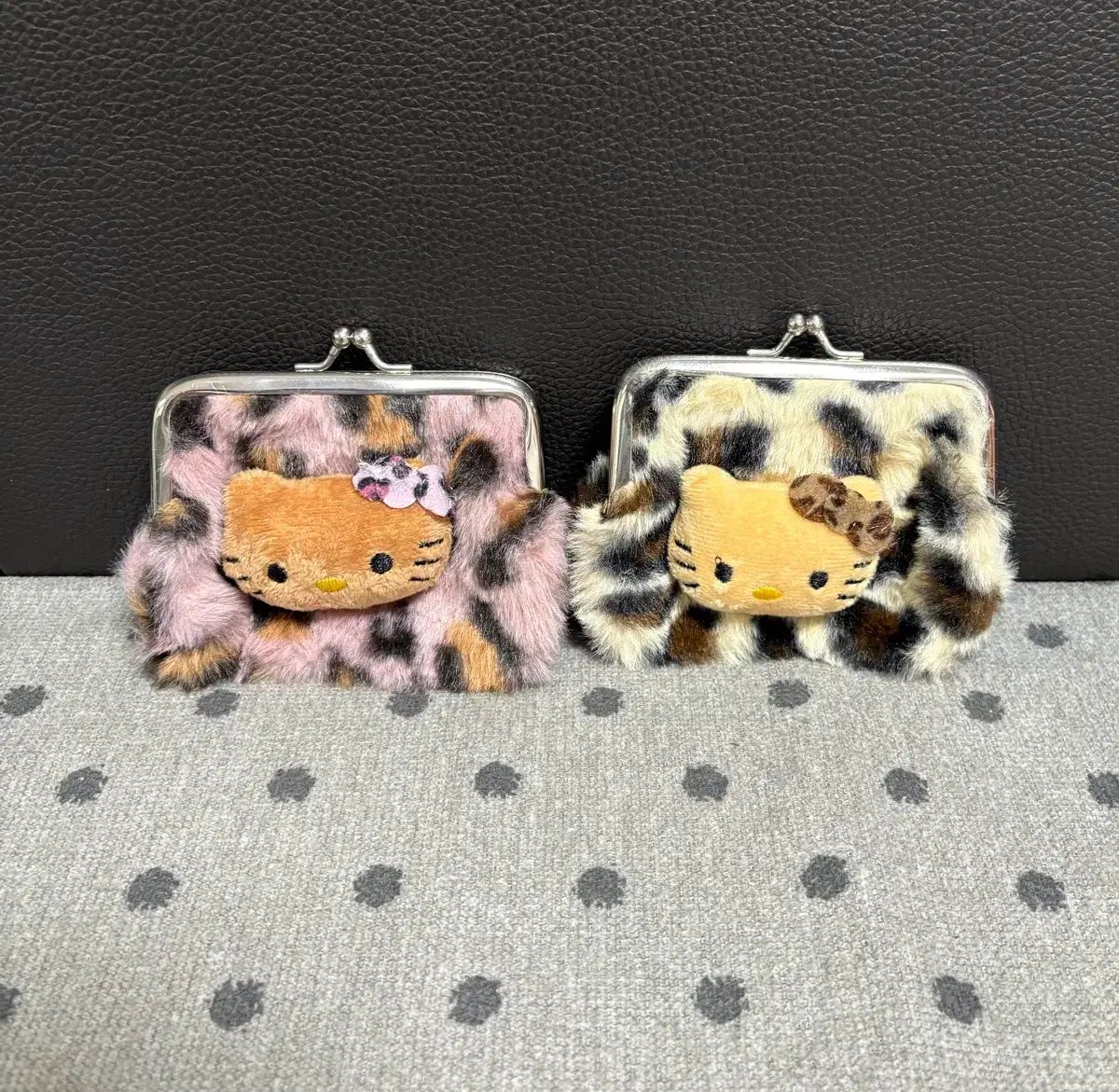 *新品) ハローキティ ヒョウ柄ファー コインケース ピンク ベージュ 2種