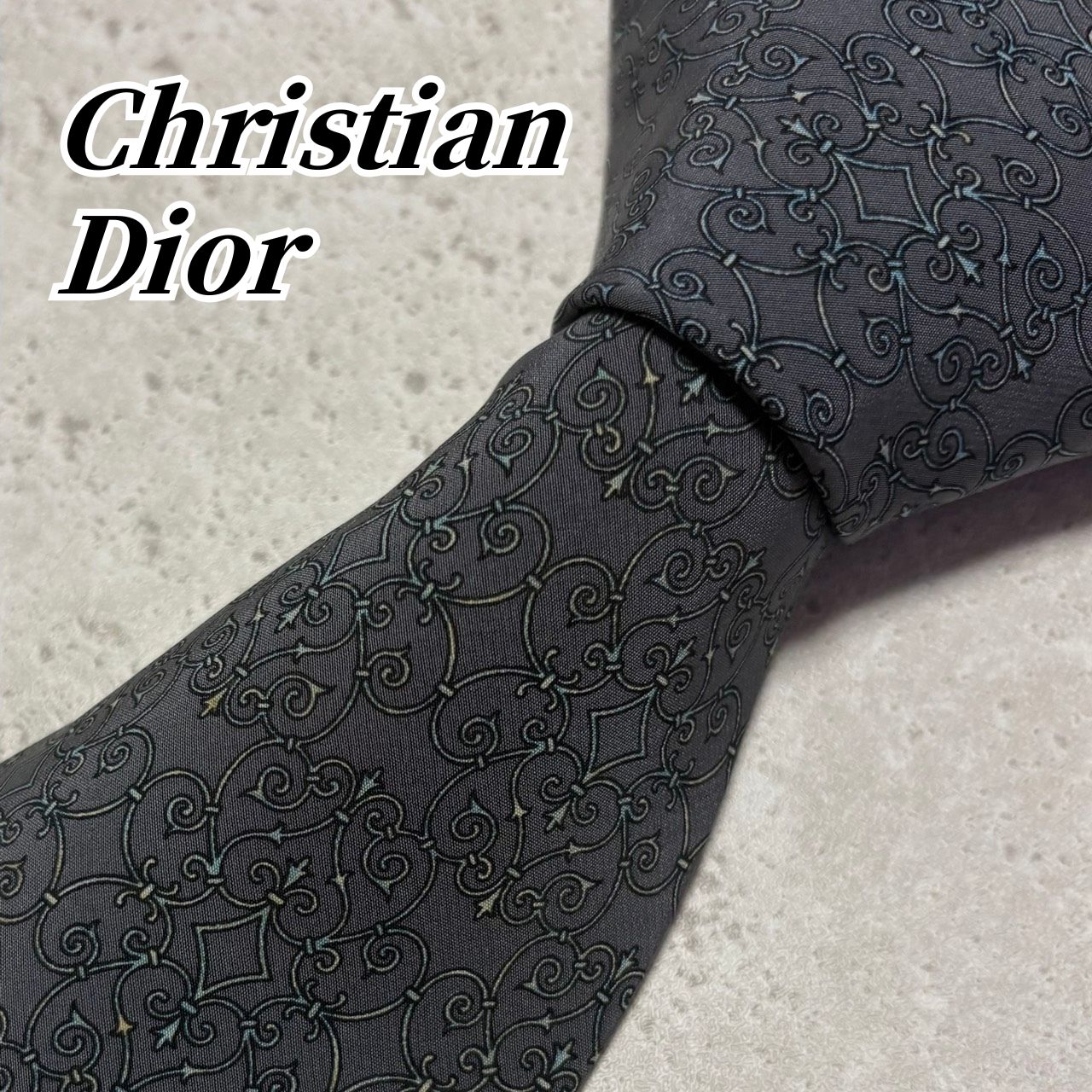【極美品 超希少】 Christian Dior MONSIEUR クリスチャンディオール ネクタイ グレー チャコール アラベスク柄 唐草 総柄 希少デザイン シルク 100% 高級 ハイブランド ビジネス フォーマル スーツ メンズ 紳士服 結婚式 美品