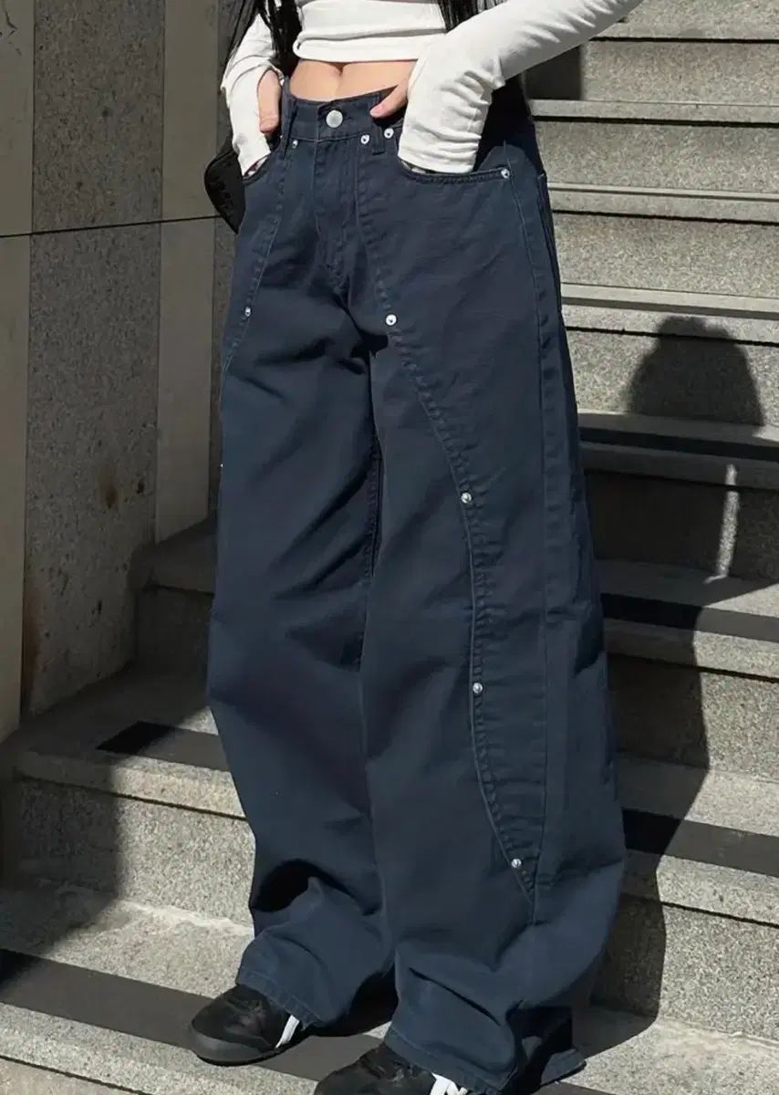 ネイビー ワイド バルーンフィット カーゴ ズボン