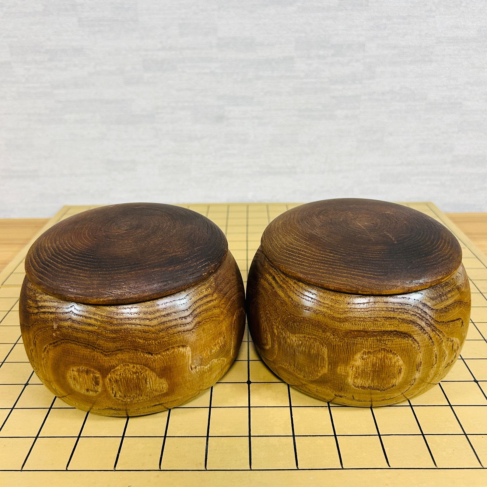 現状品】蛤碁石28号 那智黒石30号 白180個 黒183個 囲碁【碁笥付き