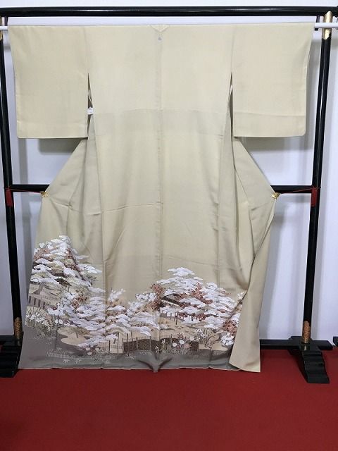 【中古】Mサイズ 留袖 正絹 クリーム地に茶室模様 色留袖