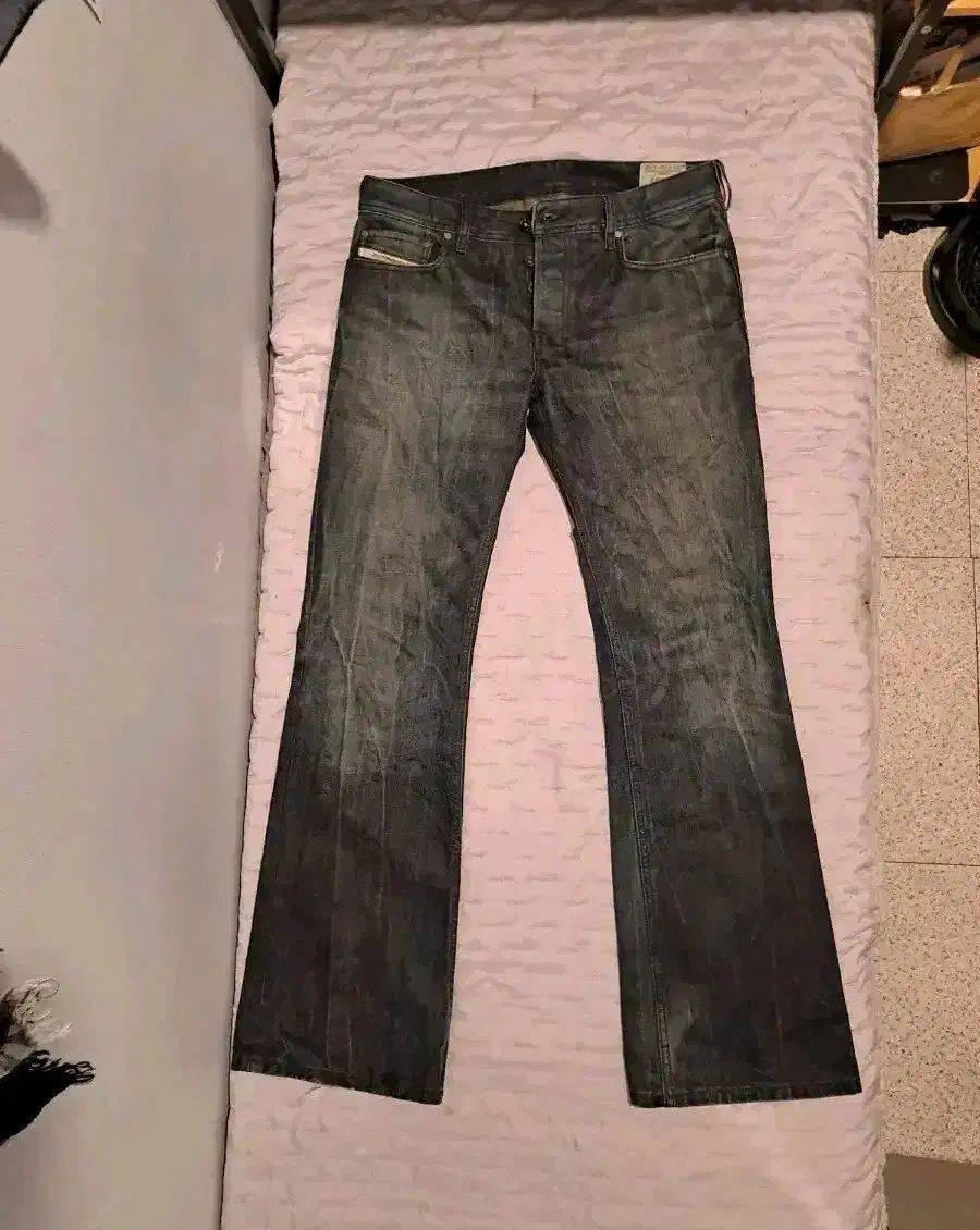 DIESEL ディーゼル ブーツカット デニム ズボン zathan