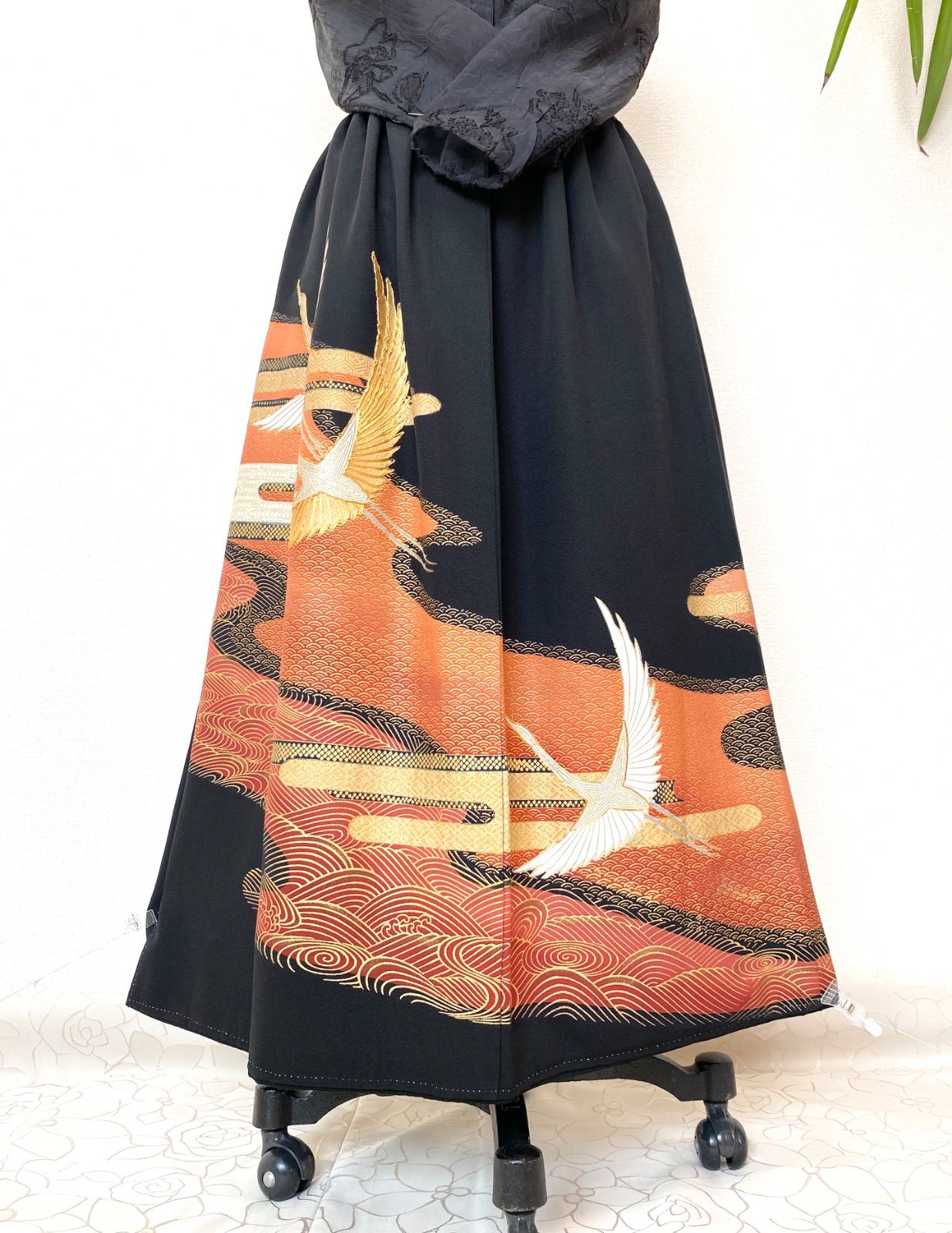 大人可愛いセレブ着物スカートフリーサイズ黒留袖着物リメイクウエストゴムロングスカート送料込みハンドメイドNO.6512