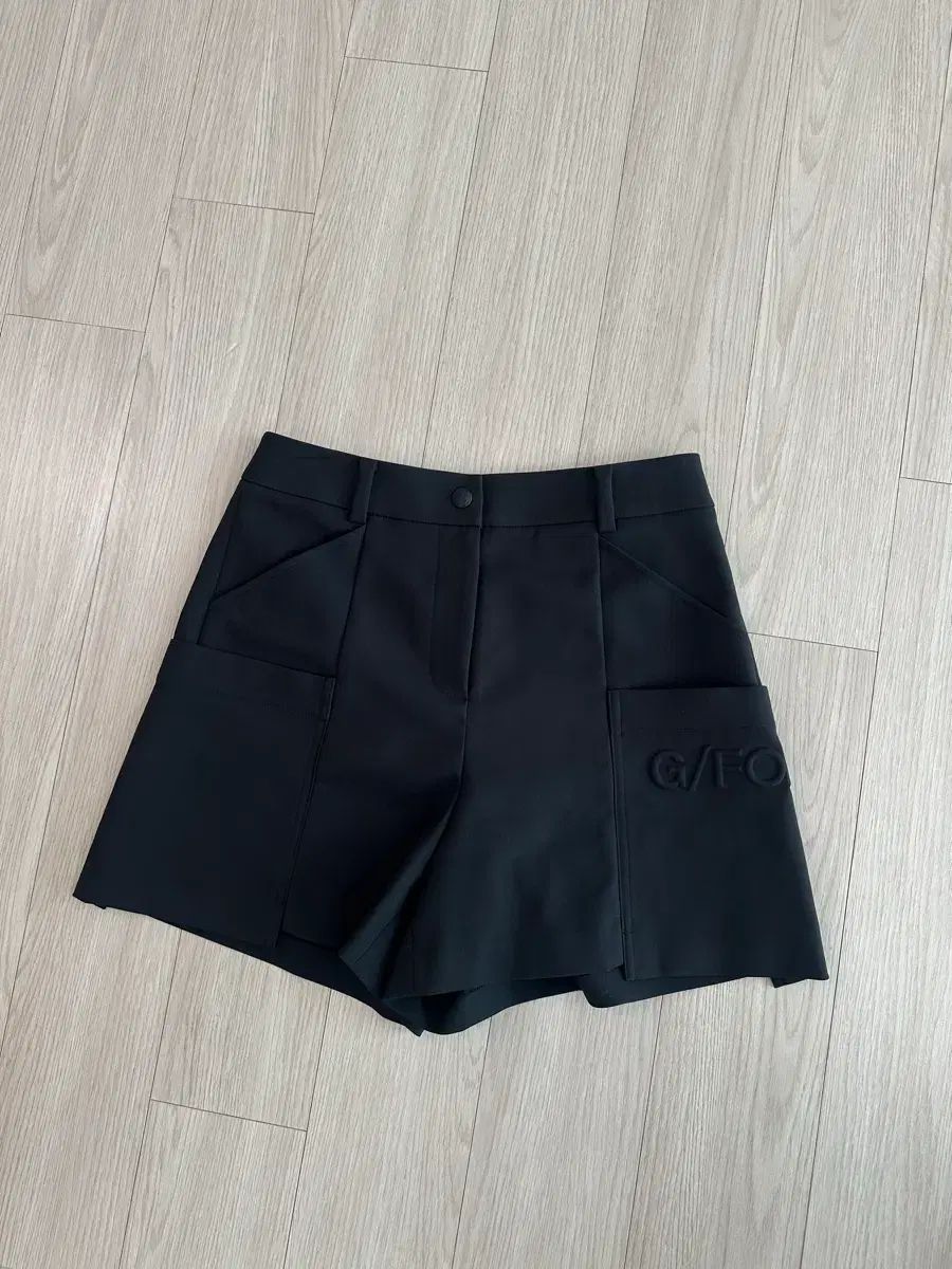 G FORE（ジーフォア）ブラック ハーフパンツ 64 正規品