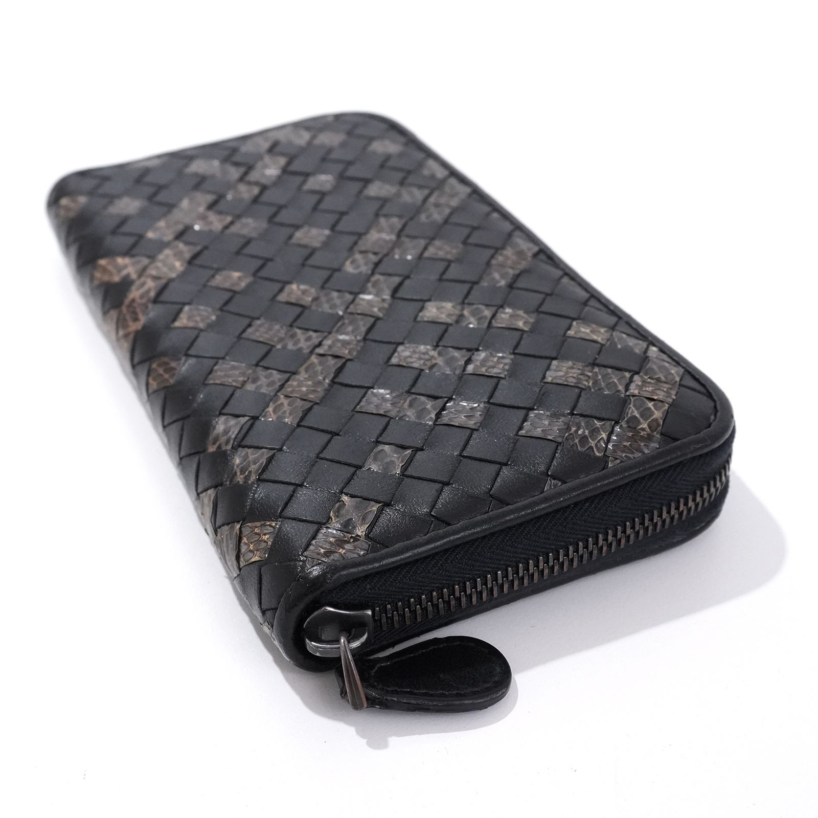 BOTTEGA VENETA 小銭入れ付き 長財布 ブラック × パイソン - メルカリ