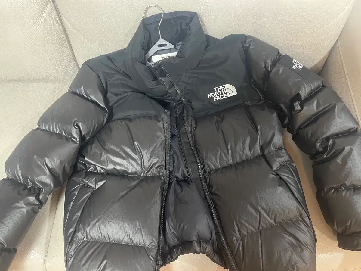 THE NORTH FACE ザノースフェイス ヌプシ ブラック 光沢 L