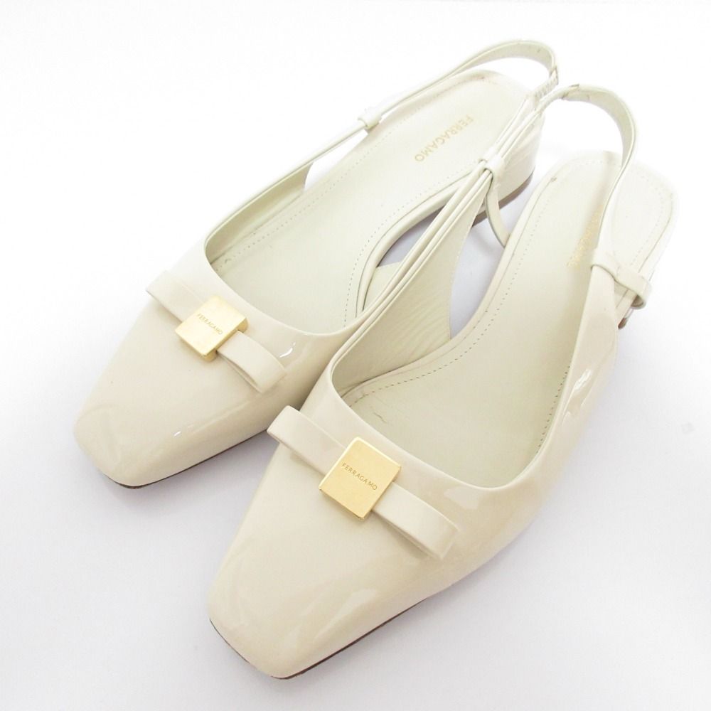 良品 Ferragamo フェラガモ パテントレザー パンプス サイズ6 約23.5cm ホワイト レディース 古着 中古 USED