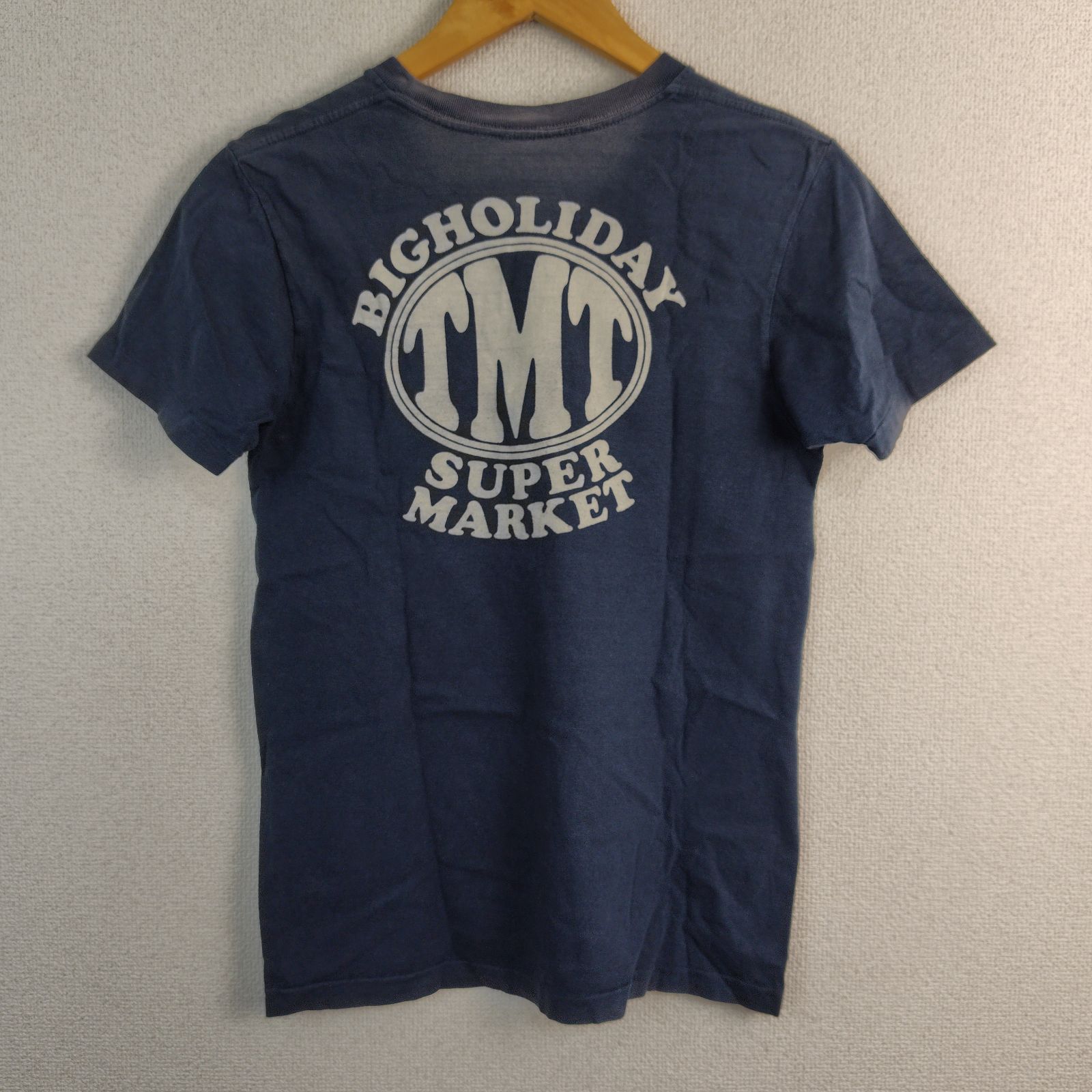TMT ティーエムティー BIG HOLIDAY バックプリント Tシャツ ネイビー SMALL メンズ 古着 アメカジ ストリート