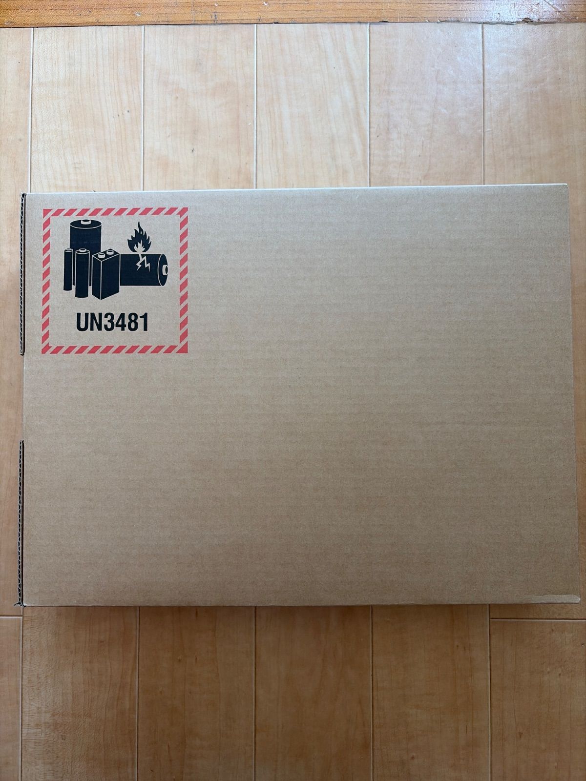 Apple MacBook 13.6インチ M3チップ 16GB 256GB SSD スターライト Magic Keyboard 英語