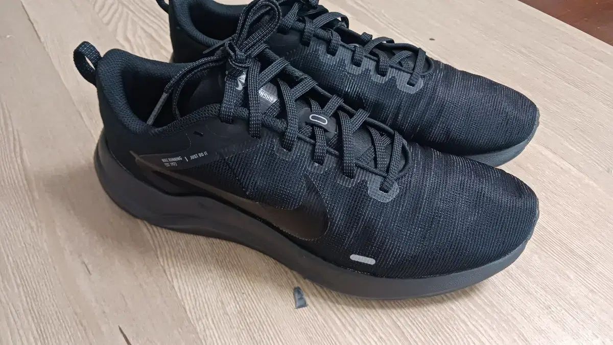 NIKE ナイキ ダウンシフター 12 ランニングシューズ DD9293 002 // 270