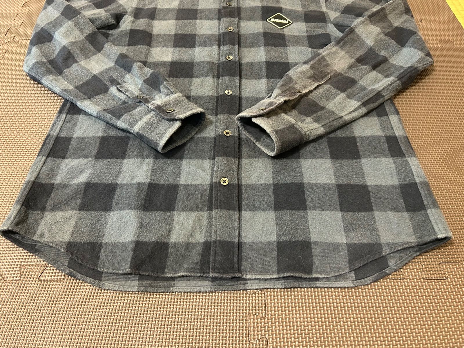 Lサイズ】F.C.Real Bristol チェックシャツ - メルカリ Lサイズ】F.C.Real Bristol チェックシャツ - メルカリ