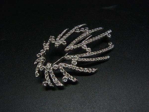 ■美品■ SWAROVSKI スワロフスキー クリスタル ブローチ ピンバッジ ピンブローチ アクセサリー シルバー系×クリア DN0978