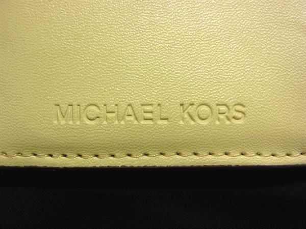 ■美品■ MICHAEL KORS マイケルコース PVC 二つ折り 財布 ウォレット カード入れ 小銭入れ ホワイト系×イエロー系 DN2068 ■美品■ MICHAEL KORS マイケルコース PVC 二つ折り 財布 ウォレット カード入れ 小銭入れ ホワイト系×イエロー系 DN2068