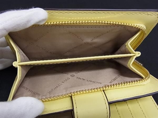 ■美品■ MICHAEL KORS マイケルコース PVC 二つ折り 財布 ウォレット カード入れ 小銭入れ ホワイト系×イエロー系 DN2068 ■美品■ MICHAEL KORS マイケルコース PVC 二つ折り 財布 ウォレット カード入れ 小銭入れ ホワイト系×イエロー系 DN2068
